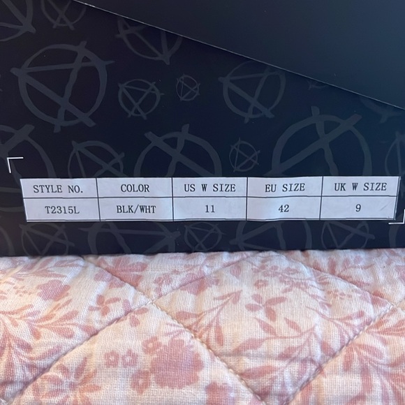 T.U.K. Black & White Flower Clogs - Picture 10 of 11